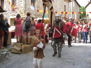 défilé medievale desaignes