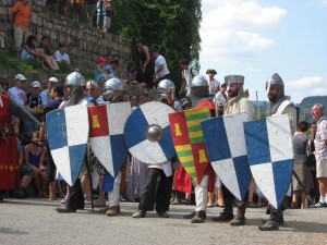 les chevaliers avant l'attaque medievale desaignes