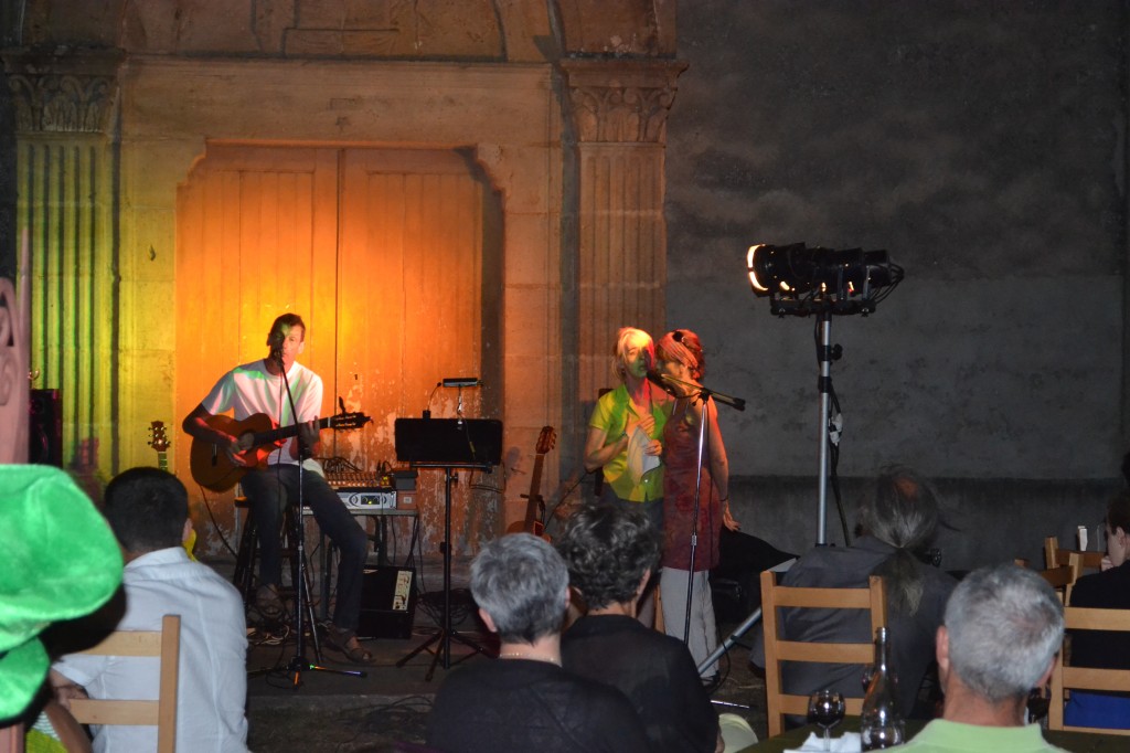 concert devant temple 27 juillet 2013 043