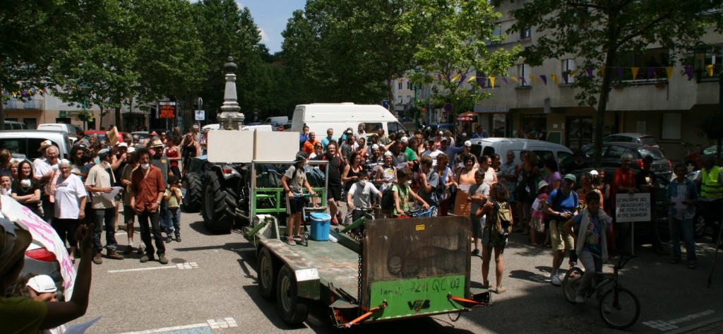 depart manif anti carriere lamastre