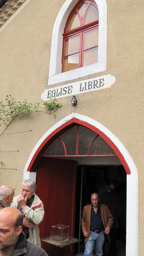 eglise libre desaignes porte