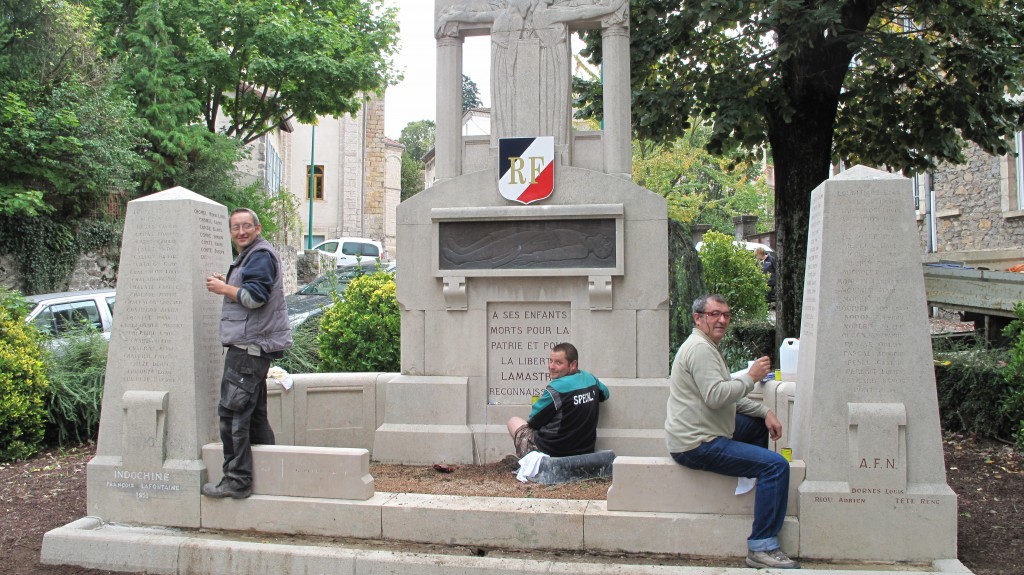 Rénovation monument mort lamastre