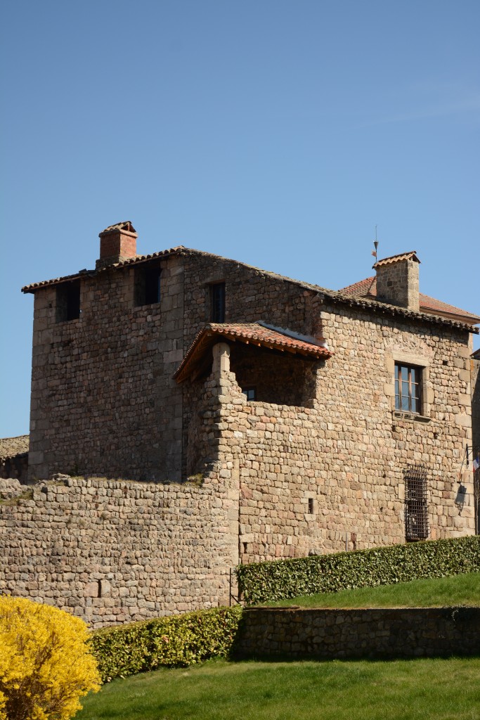 chateau medieval desaignes