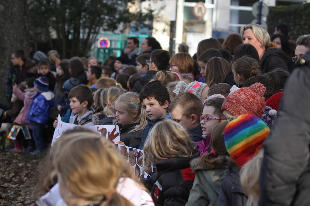 enfant-ecoles-publiques-lamastre-arbre-2016