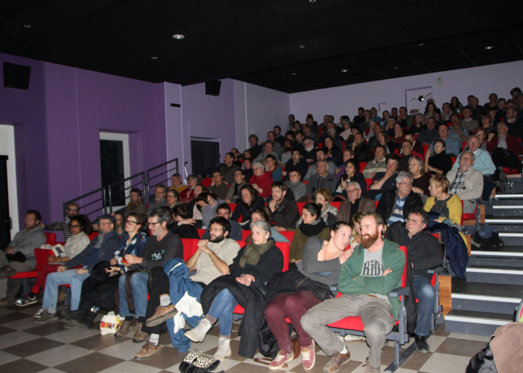 Salle omble pour le vin nature2