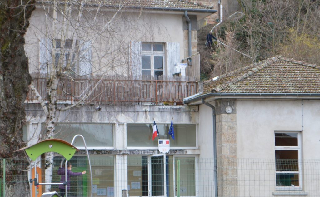 pavoisement republique ecole laique maternelle lamastre a