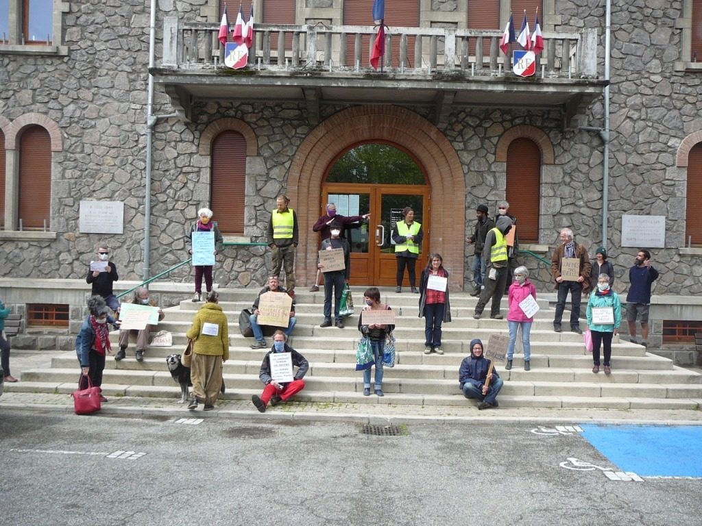 PREMIER 1 mai lamastre manif 2020 mairie