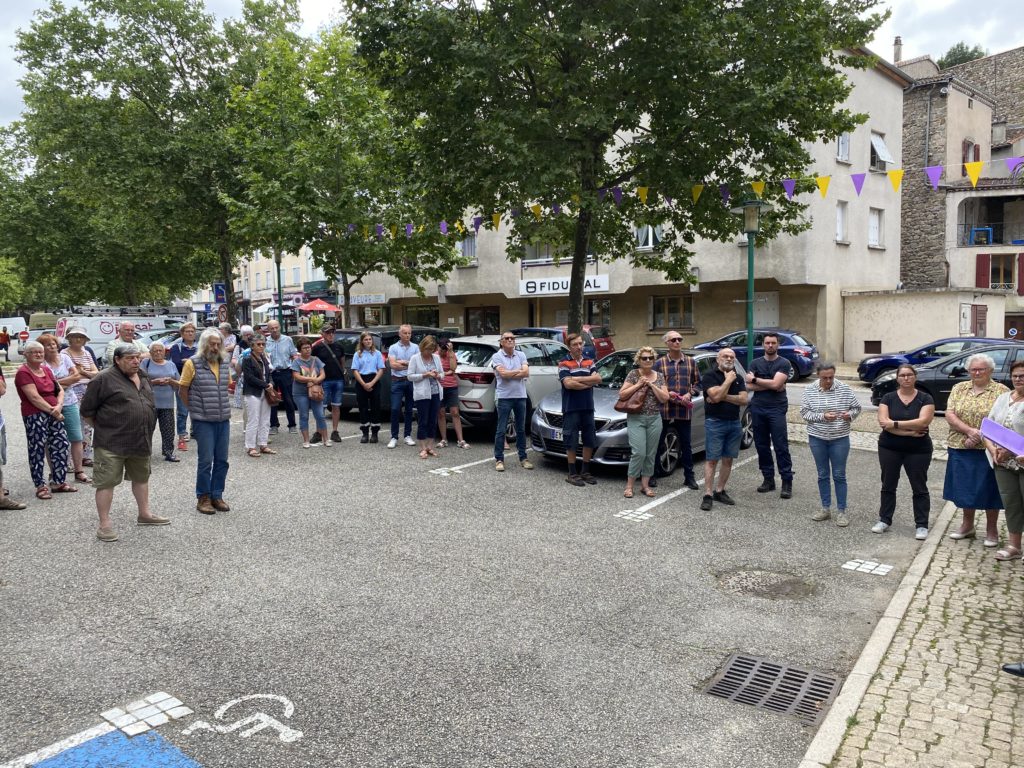 manifestation lamastre soutien élus association maire de france