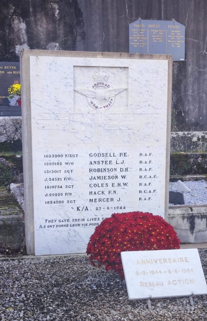 tombe aviateurs anglo candaiens lamastre commenwealth bouit reyne