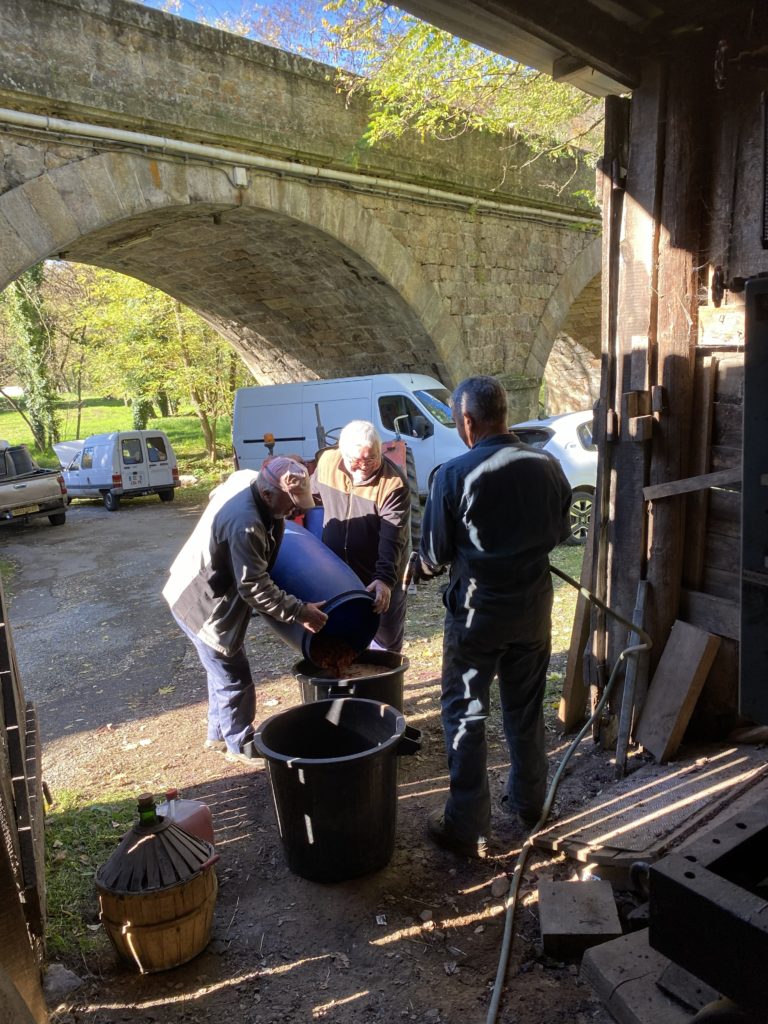 arrivée récolte alambic