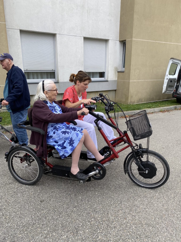 tricycle cyclo annonéen EHPAD lamastre